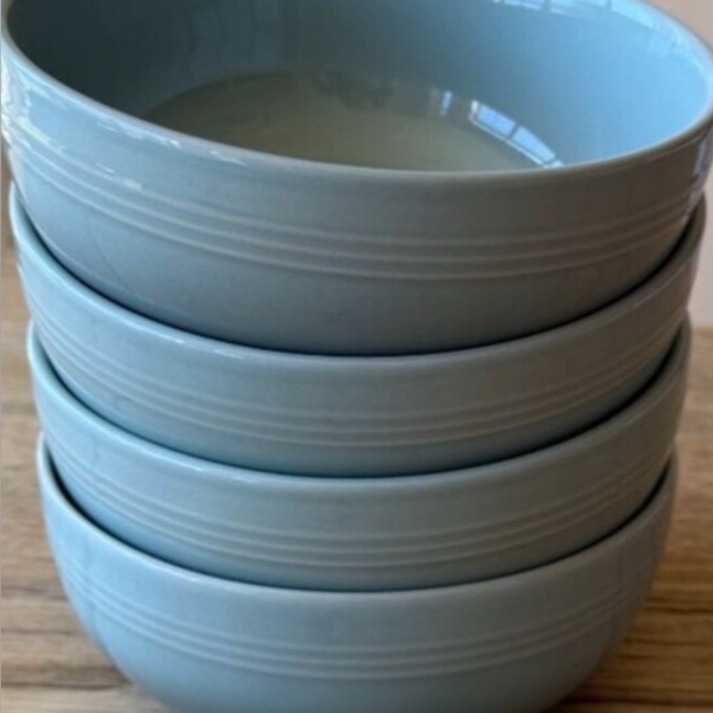 Le Creuset bowls in sea salt Bowl Set

6 pieces more pics to come